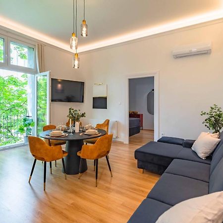 Modern Apartment French Balkony بودابست المظهر الخارجي الصورة