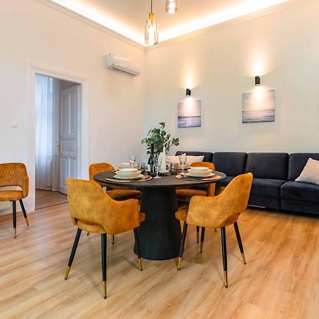 Modern Apartment French Balkony بودابست المظهر الخارجي الصورة