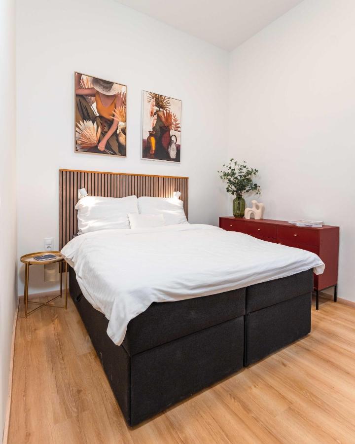 Modern Apartment French Balkony بودابست المظهر الخارجي الصورة