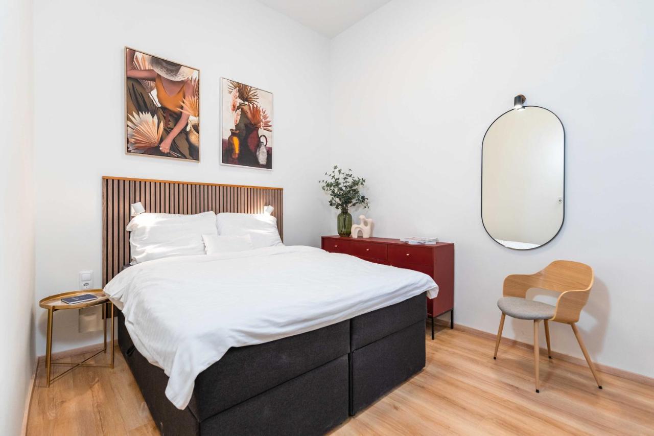 Modern Apartment French Balkony بودابست المظهر الخارجي الصورة