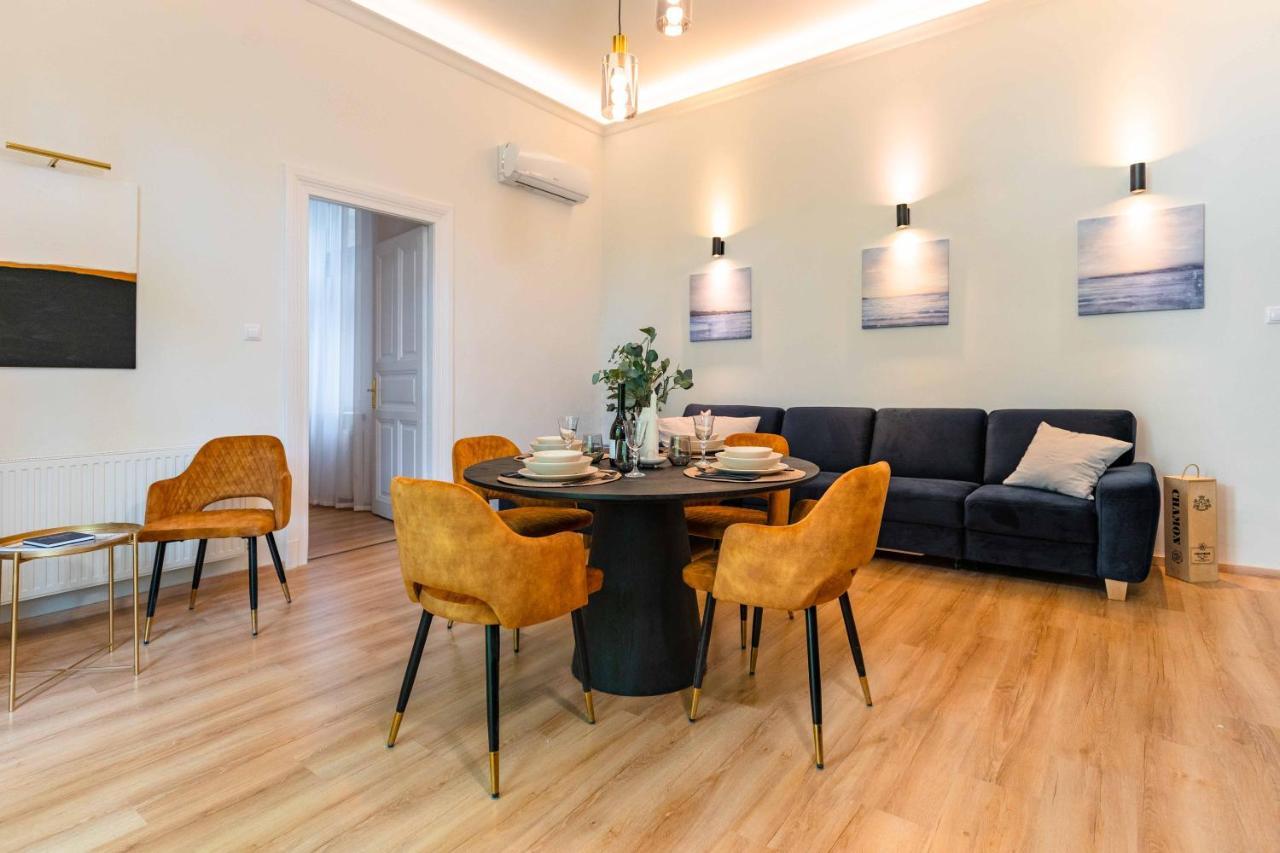 Modern Apartment French Balkony بودابست المظهر الخارجي الصورة