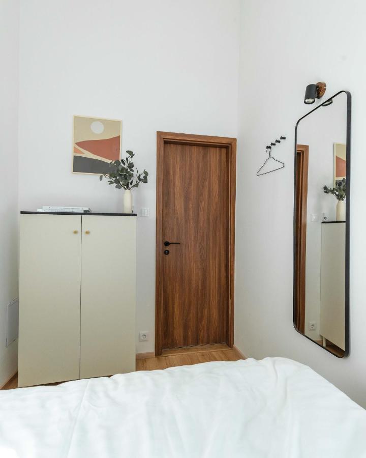 Modern Apartment French Balkony بودابست المظهر الخارجي الصورة