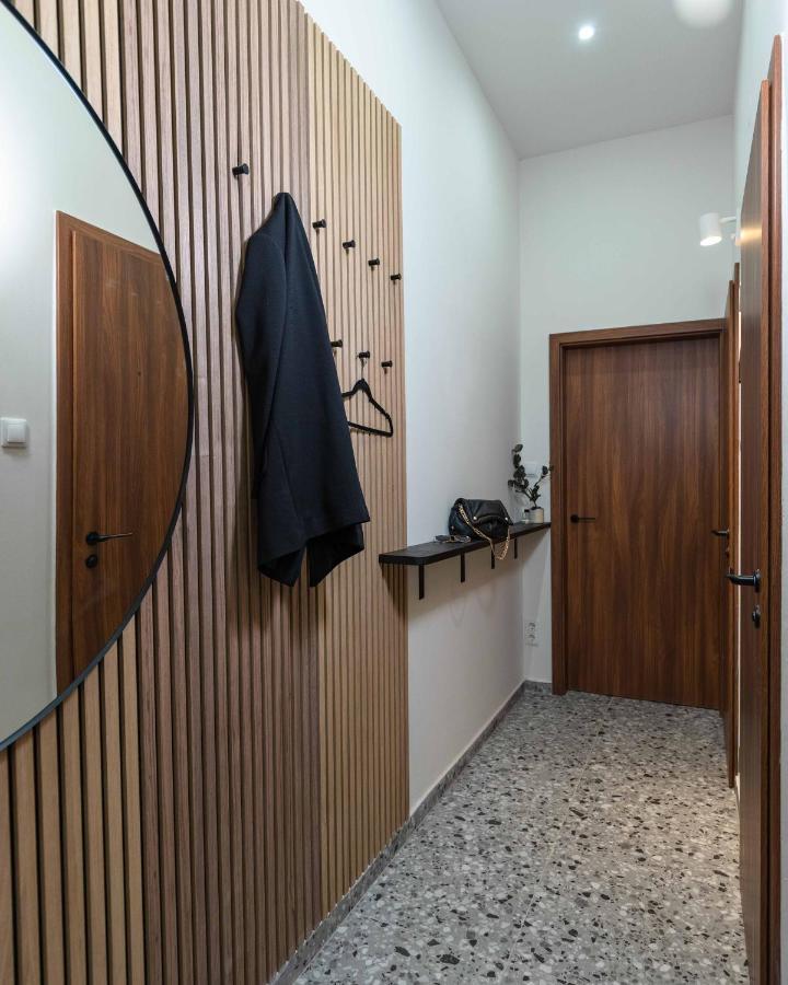 Modern Apartment French Balkony بودابست المظهر الخارجي الصورة