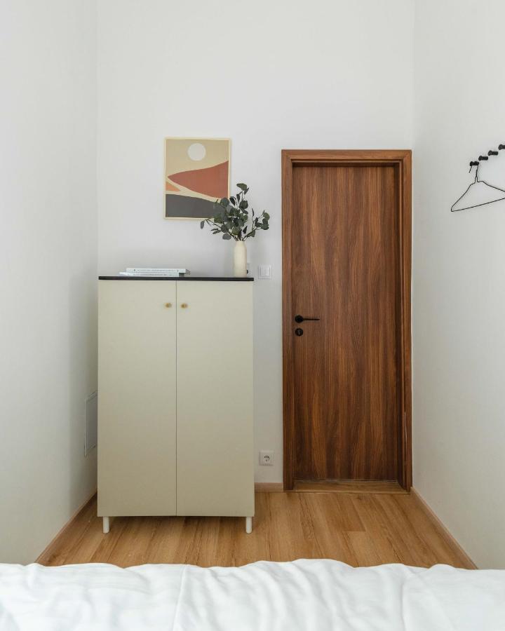 Modern Apartment French Balkony بودابست المظهر الخارجي الصورة