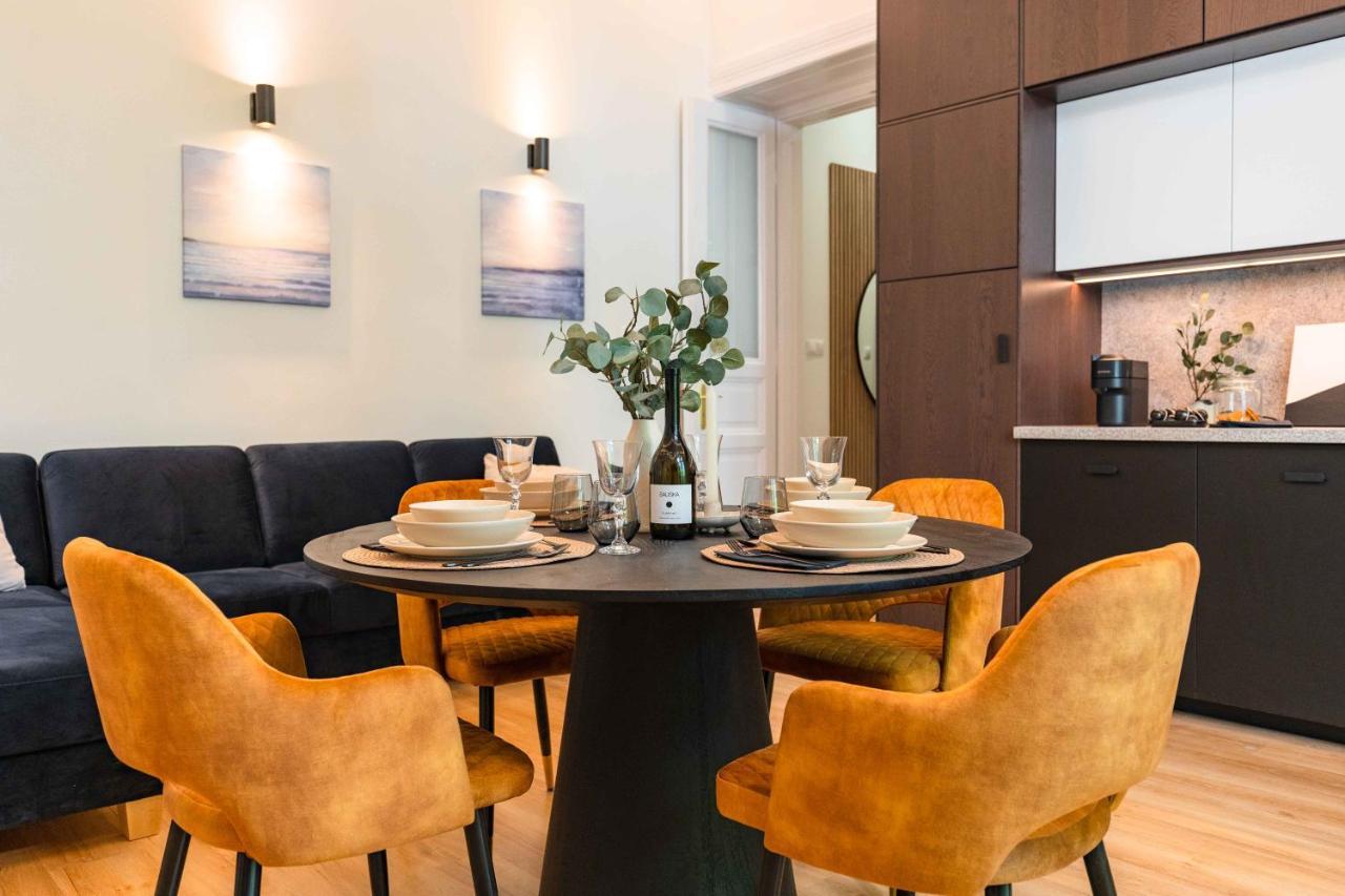 Modern Apartment French Balkony بودابست المظهر الخارجي الصورة