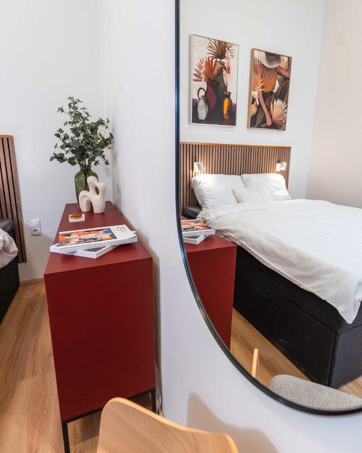 Modern Apartment French Balkony بودابست المظهر الخارجي الصورة